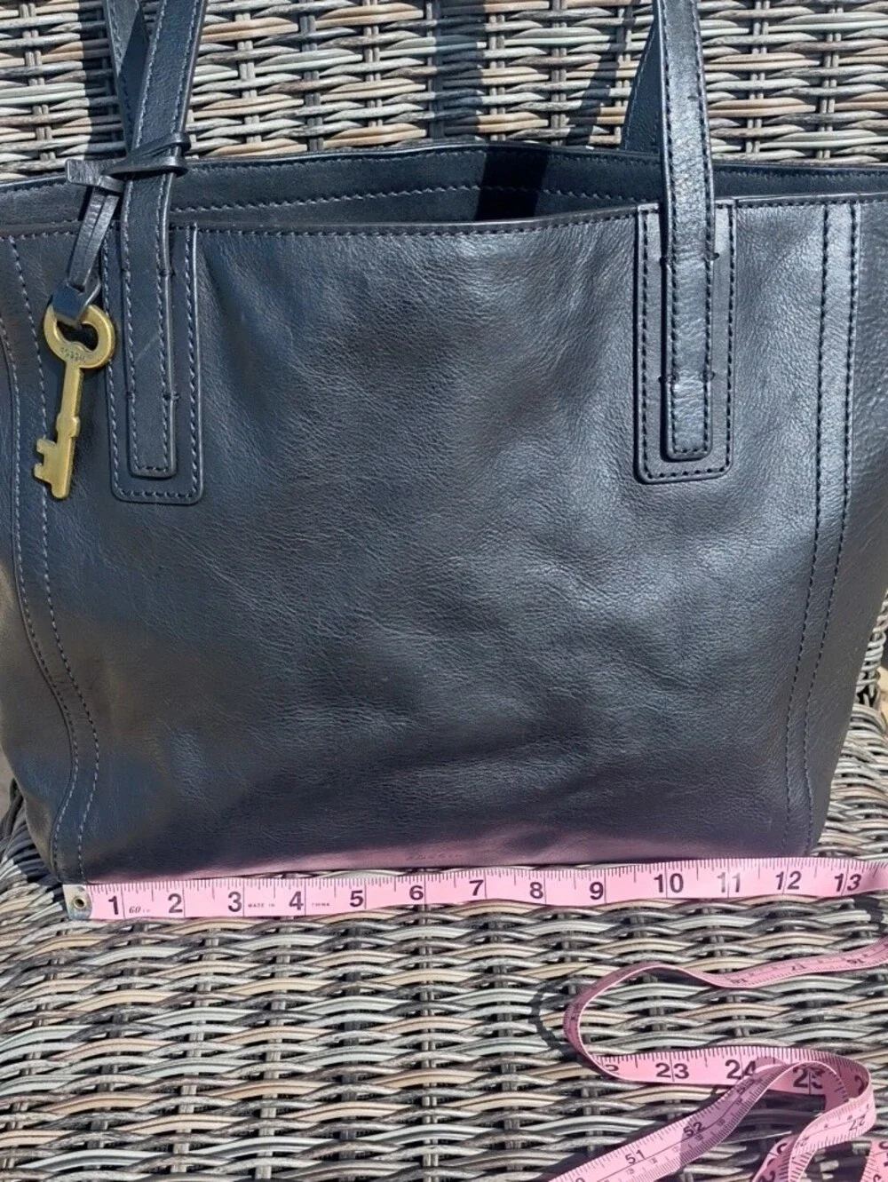 Fossil Tote In Black - Picture 4 of 11